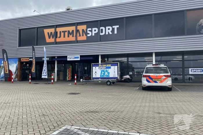 Politie opzoek naar man na winkeldiefstal