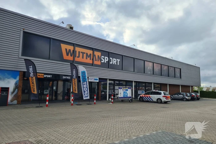 Politie opzoek naar man na winkeldiefstal
