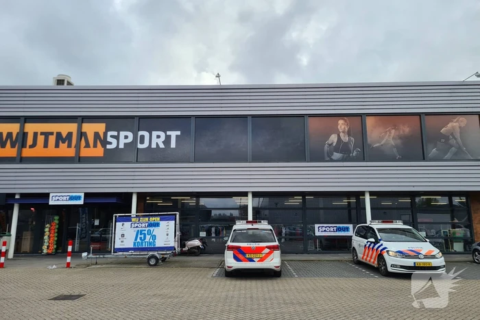 Politie opzoek naar man na winkeldiefstal