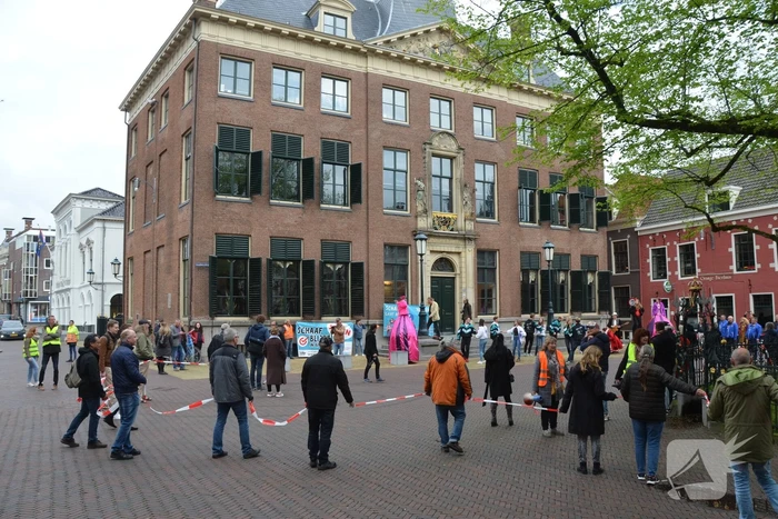 Actie en aanbieden petitie voor toekomst Zalen Schaaf