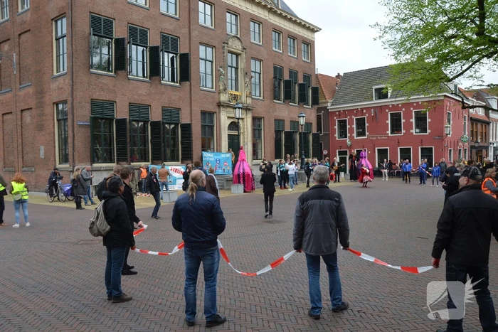 Actie en aanbieden petitie voor toekomst Zalen Schaaf