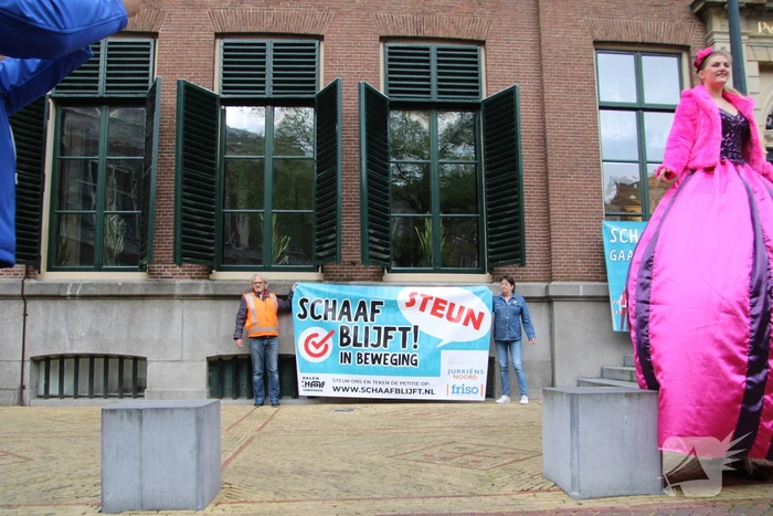 Actie en aanbieden petitie voor toekomst Zalen Schaaf