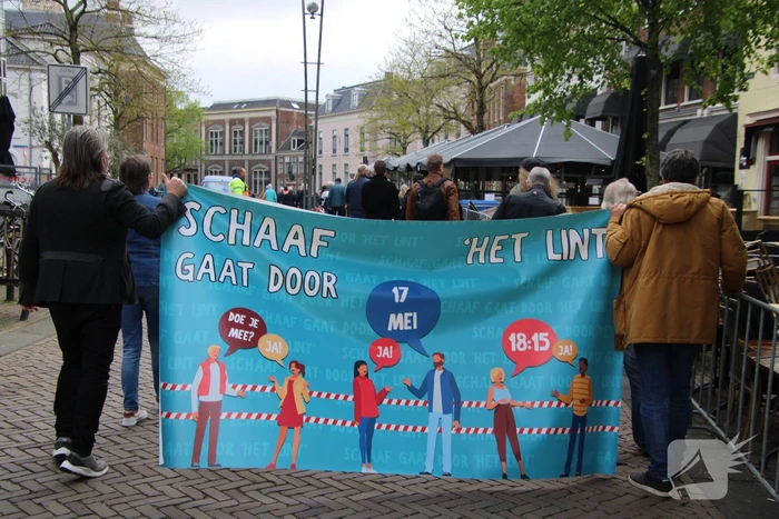 Actie en aanbieden petitie voor toekomst Zalen Schaaf