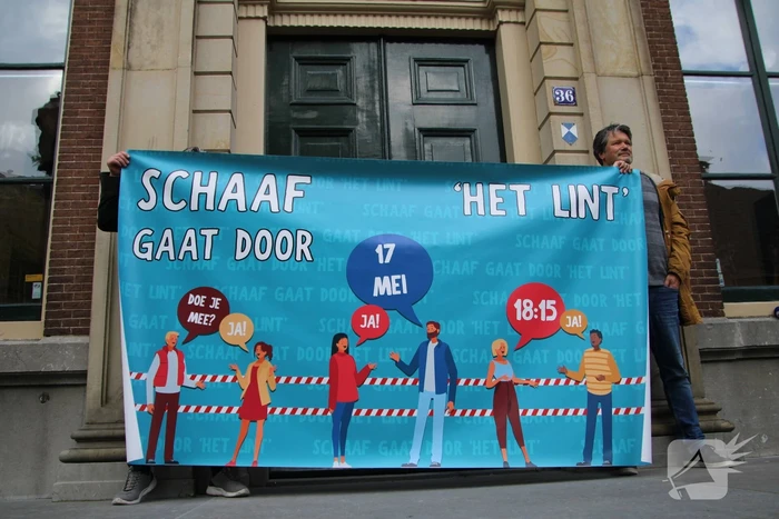 Actie en aanbieden petitie voor toekomst Zalen Schaaf