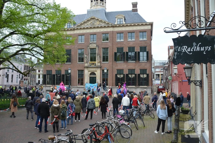 Actie en aanbieden petitie voor toekomst Zalen Schaaf