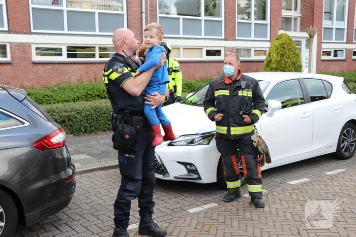 Persoon behandeld na brand in woning