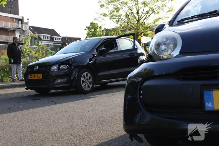 Gewonde bij ongeval tussen twee auto's