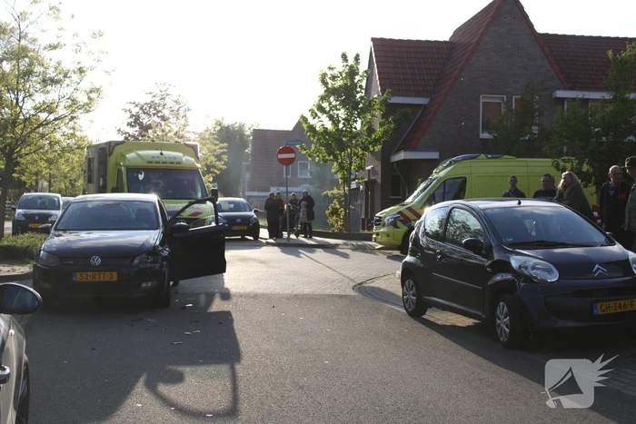 Gewonde bij ongeval tussen twee auto's