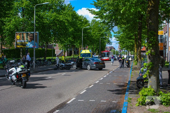 Motorrijder gewond door botsing tegen personenauto