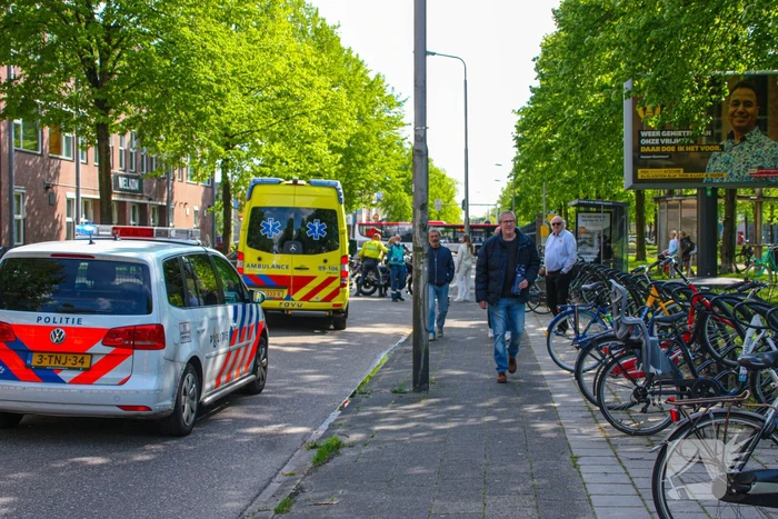 Motorrijder gewond door botsing tegen personenauto