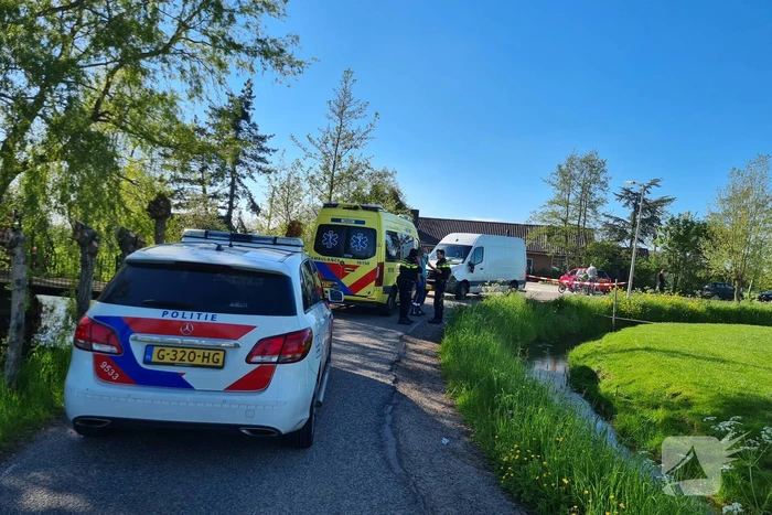 Wielrenner belandt in sloot na aanrijding