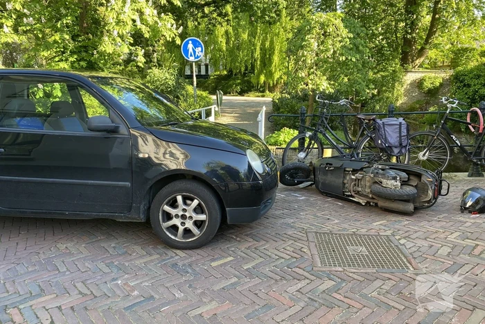 Scooterrijder onder invloed van alcohol botst op auto