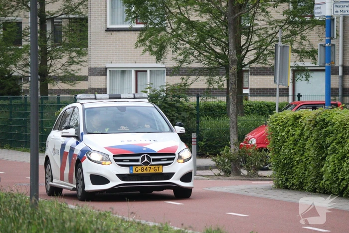 Auto botst op bromfiets