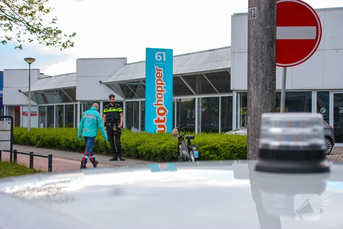 Scooterrijder onderuit op fietspad