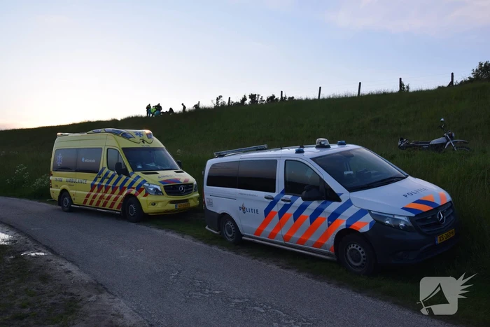 Motorrijder gewond na val op dijk