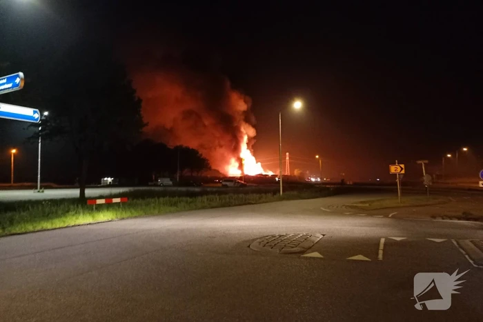 Twee schuren met fruitkisten verwoest door brand
