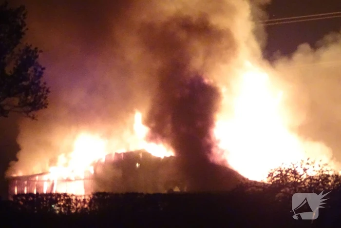 Twee schuren met fruitkisten verwoest door brand