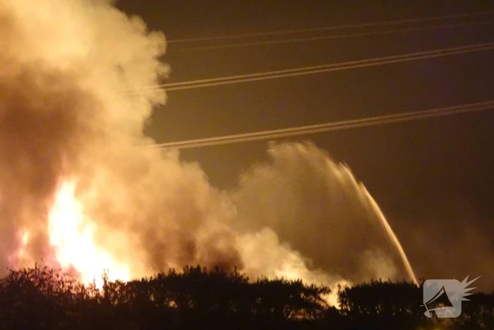 Twee schuren met fruitkisten verwoest door brand