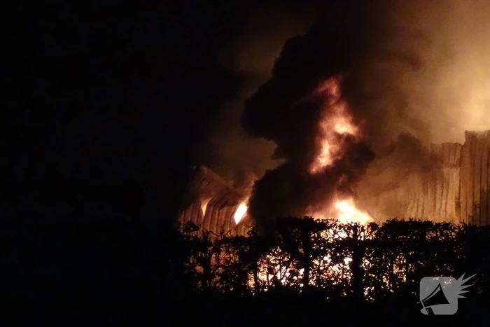 Twee schuren met fruitkisten verwoest door brand
