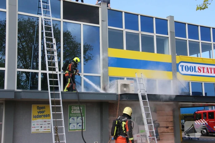 Brand in spouwmuur bij dakwerkzaamheden Toolstation