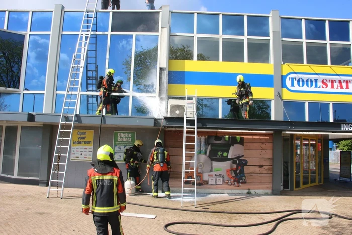 Brand in spouwmuur bij dakwerkzaamheden Toolstation
