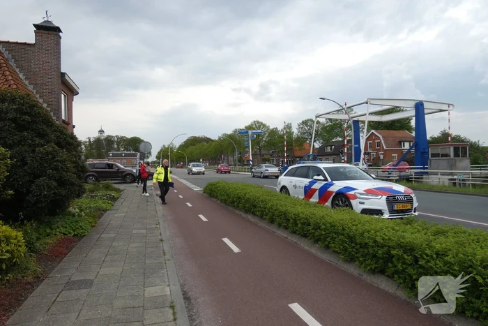 Fietser en personenauto met elkaar in botsing