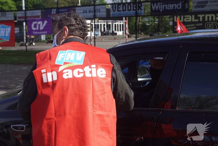 Medewerkers van metalektrobedrijven zijn opnieuw aan het staken