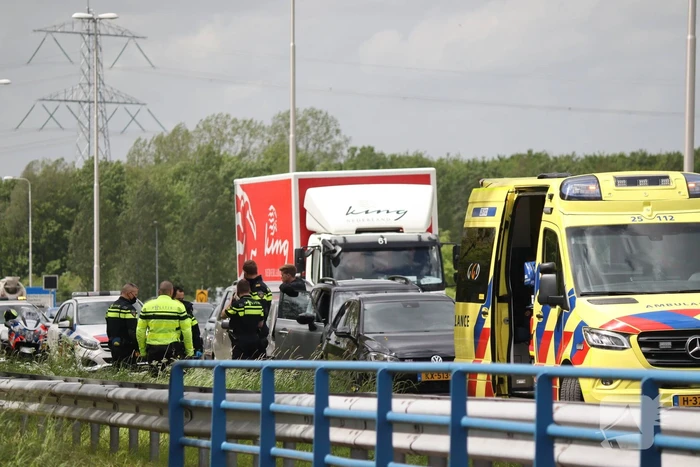 Kop-staartbotsing tussen meerdere voertuigen