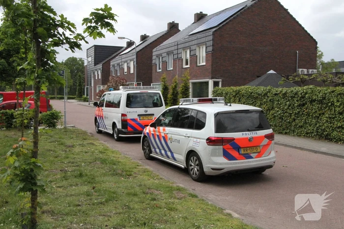 Man uit woning gehaald en aangehouden