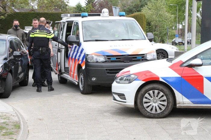 Man uit woning gehaald en aangehouden