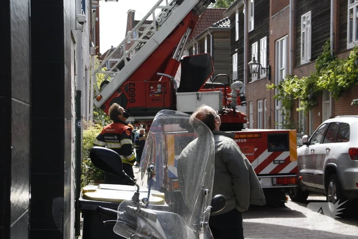 Dakbedekking waait los van pand