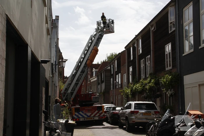 Dakbedekking waait los van pand