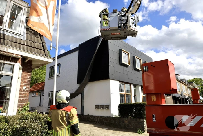 Dakrand komt los door harde wind