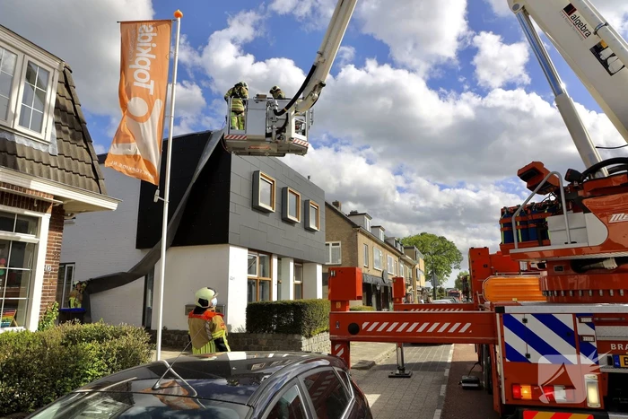 Dakrand komt los door harde wind