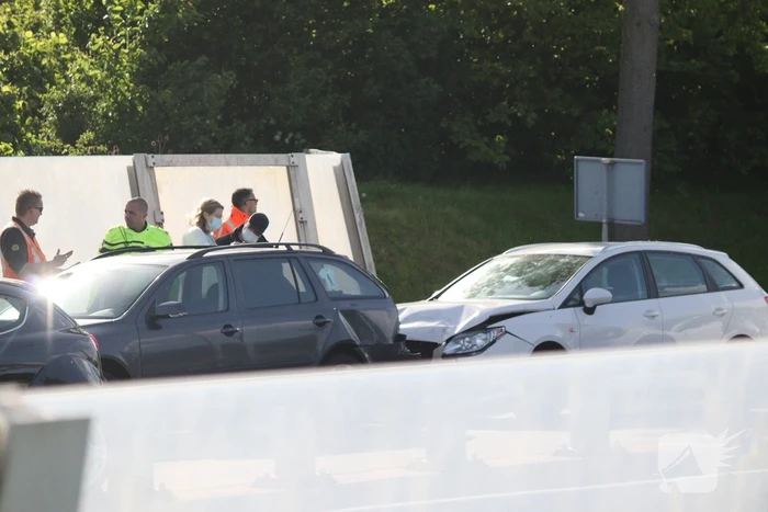 Veel schade bij kop-staartbotsing