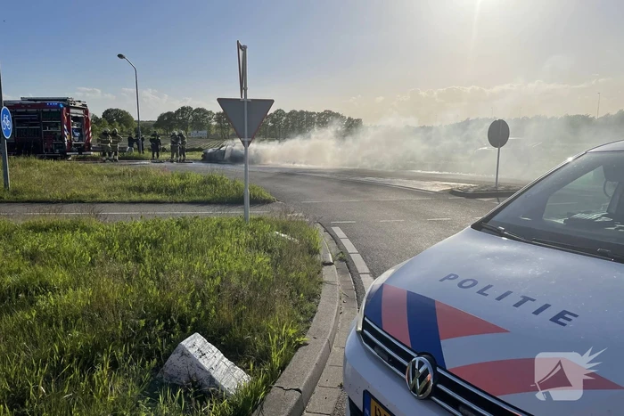 Personenauto volledig uitgebrand