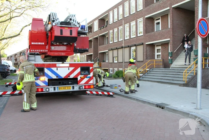 Stuk schoorsteen raakt los door harde wind