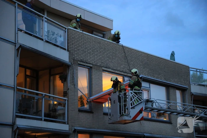 Brandweer ingezet voor loshangend zonnescherm