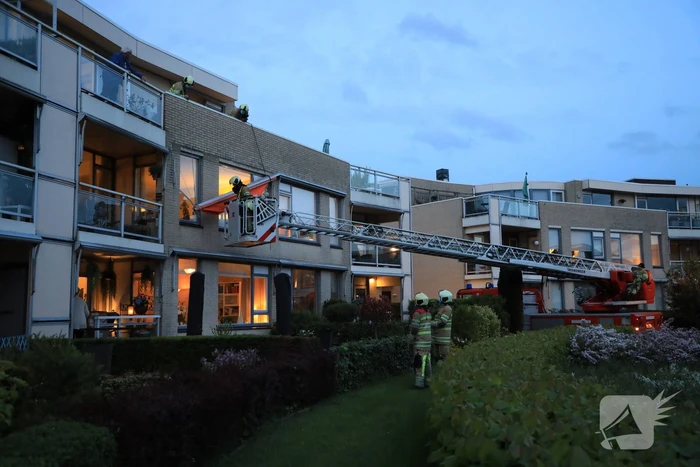 Brandweer ingezet voor loshangend zonnescherm