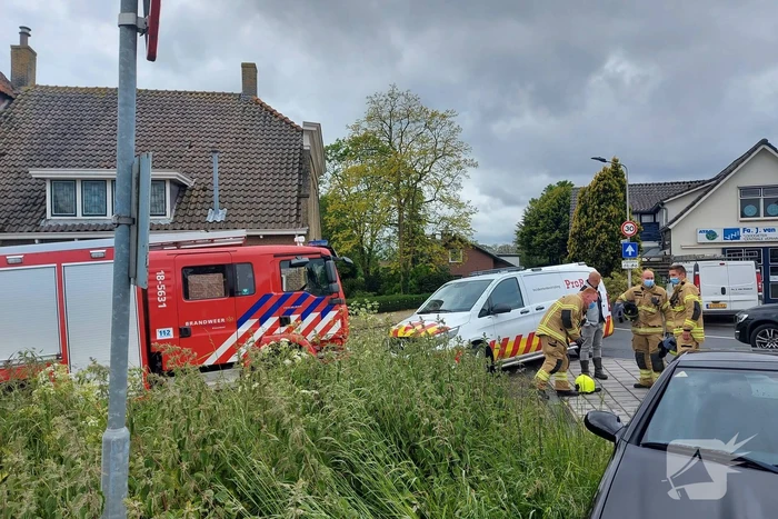 Stuk dak waait van boerenschuur