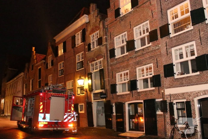 Brandweer doet onderzoek naar brandlucht