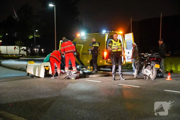 Persoon zwaargewond na ongeval met motorscooter