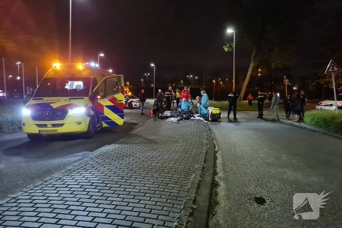 Persoon zwaargewond na ongeval met motorscooter