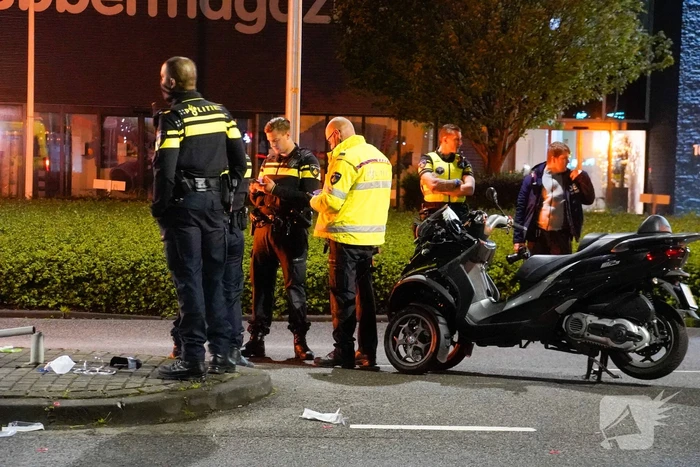 Persoon zwaargewond na ongeval met motorscooter