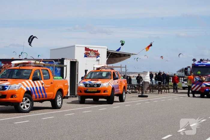 Personenauto belandt in de zee