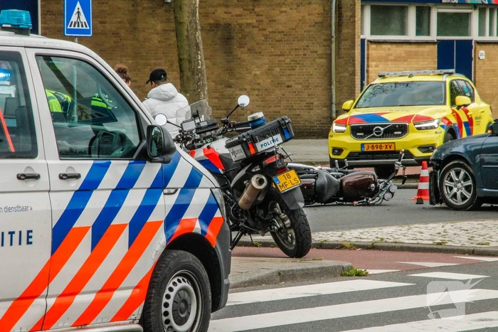 Gewonde motorrijder na ongeval met auto