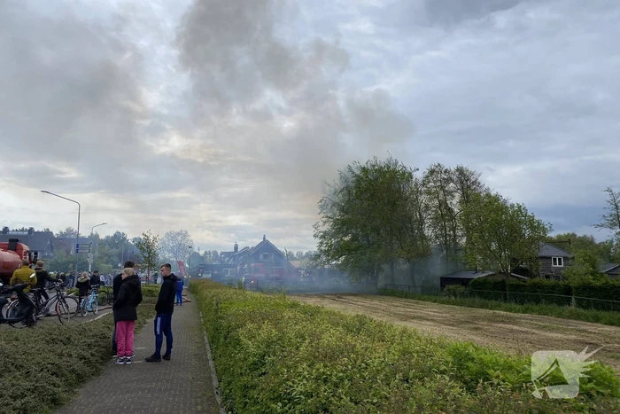 Veel rook door uitslaande brand in loods