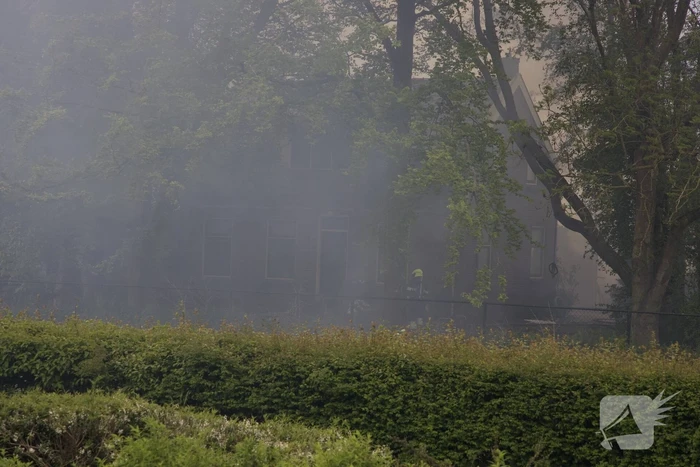 Veel rook door uitslaande brand in loods