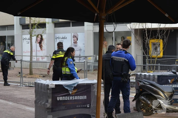 Scooterrijder ernstig gewond bij botsing met pallet stenen