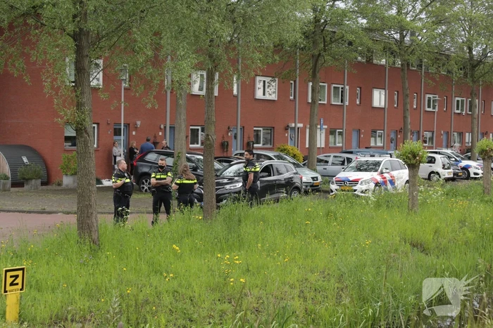 Auto belandt in sloot